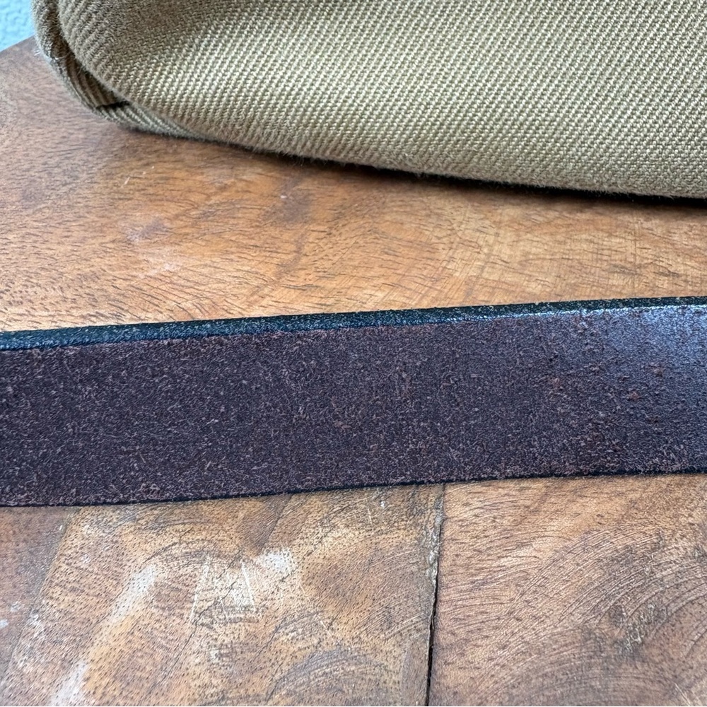 Filson Original Twill Briefcase
Discreet tag/ inside flap - Picture 13 of 14